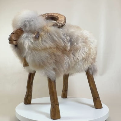 Schafhocker Mufflon »Giotto« aus echtem deutschem Schaffell – beige – Limitiert