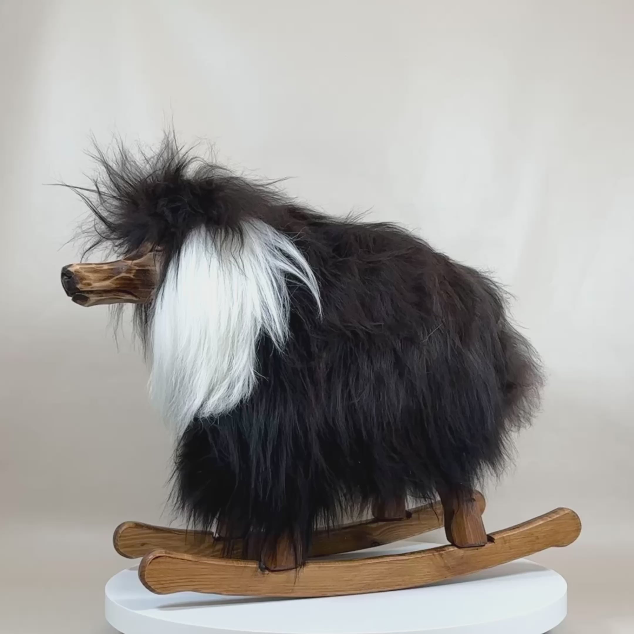 Video Hund Bello das Schaukelpferd schwarz - weiß Schaukel für Kinder