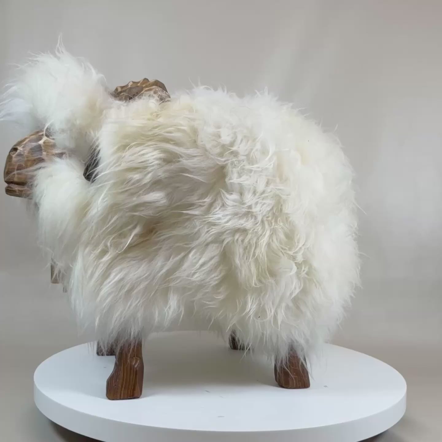 載入影片： 優質設計動物凳羊凳兒童“Peterle”勇敢的 Bua 北極熊白色