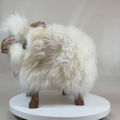 Premium Design Tierhocker Schafhocker Kinder »Peterle« der brave Bua eisbärweiß