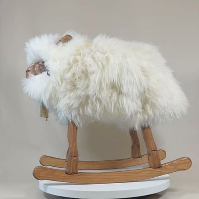 Banco de ovelha “Erich” a ovelha de balanço urso polar branco para adulto