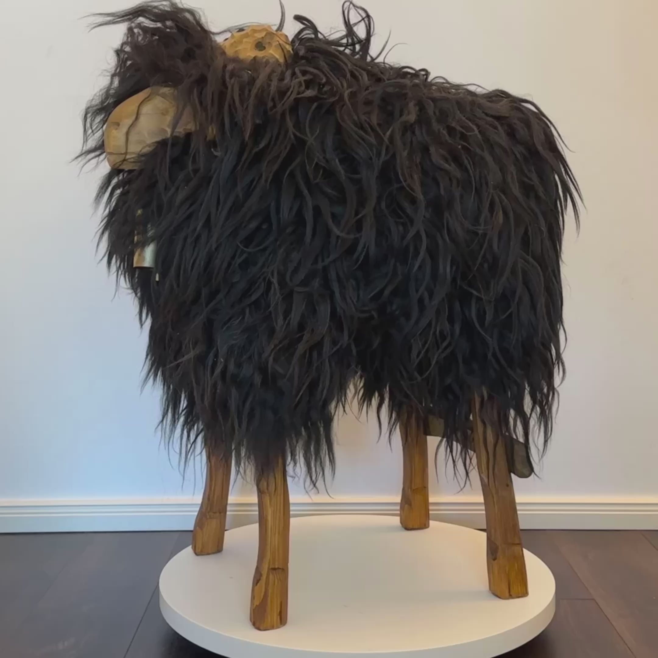 Design Barhocker Tierhocker Schafhocker »Zoro« der ungebändigte Bua Locki schwarz