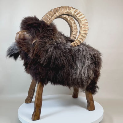 Video Premium Design Schafhocker Steinbock Balboa 