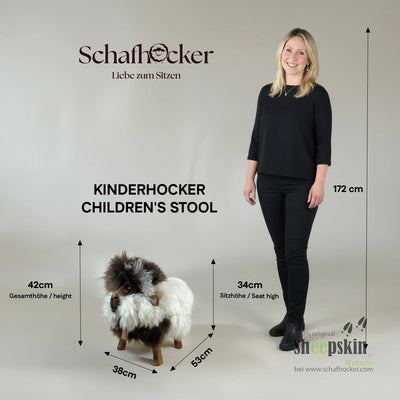 Kinderhocker Bua Clemens, mit deutschem Schaffell in Champagner – Produktansicht 2
