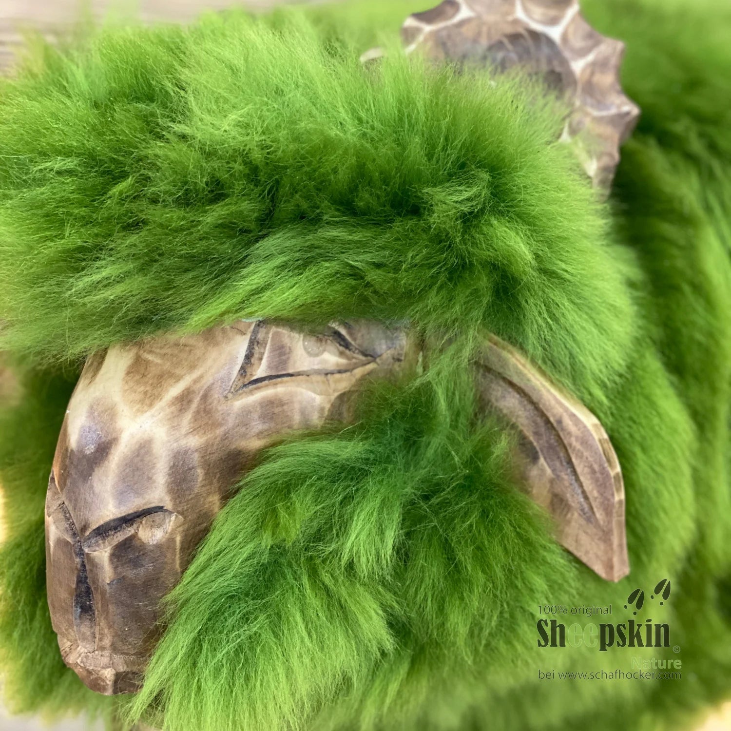»Flo«'s Sheepskin Stool Made from Genuine German Sheepskin – Green