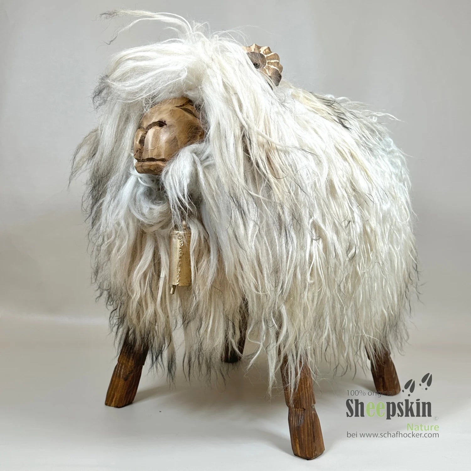 »Jasper« Sheep Stool Made from Genuine Icelandic Sheepskin – Beige