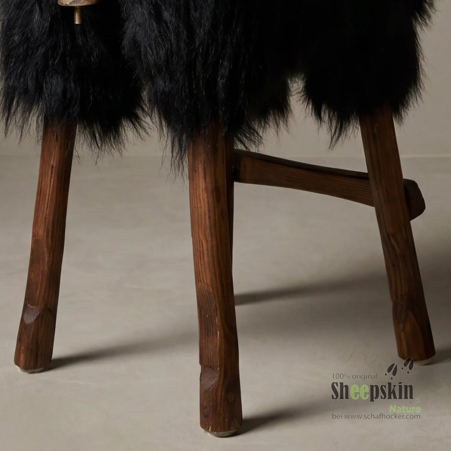 Sheep Stool Bua »Joe« made from genuine Icelandic sheepskin – Black-Brown