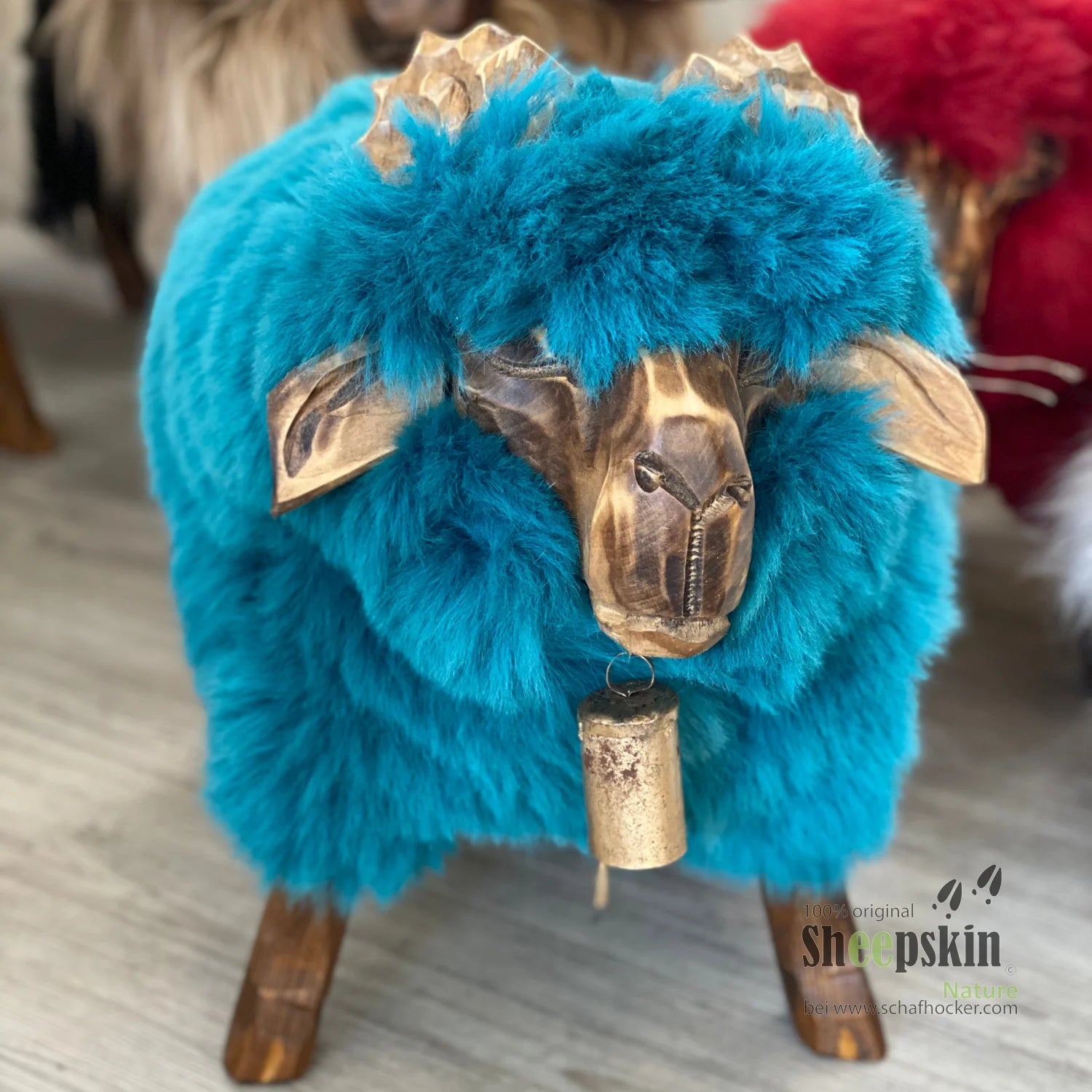 »Leo« Sheepskin Stool made from genuine German sheepskin – Petrol