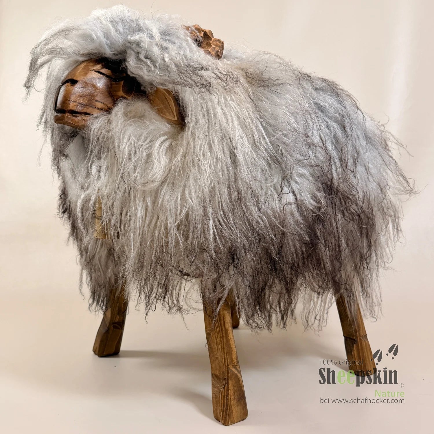 Schafhocker Bua »Pipo« aus echtem Tibet Locki Schaffell – limited
