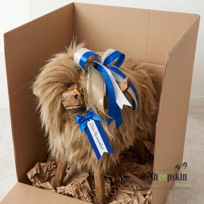 Schafhocker als Geschenk verpacken Designer Barhocker