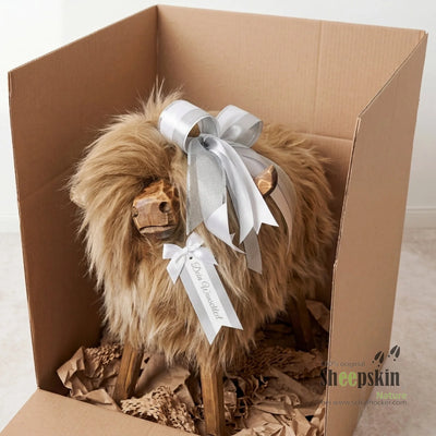 Schafhocker als Geschenk verpacken Designer Barhocker
