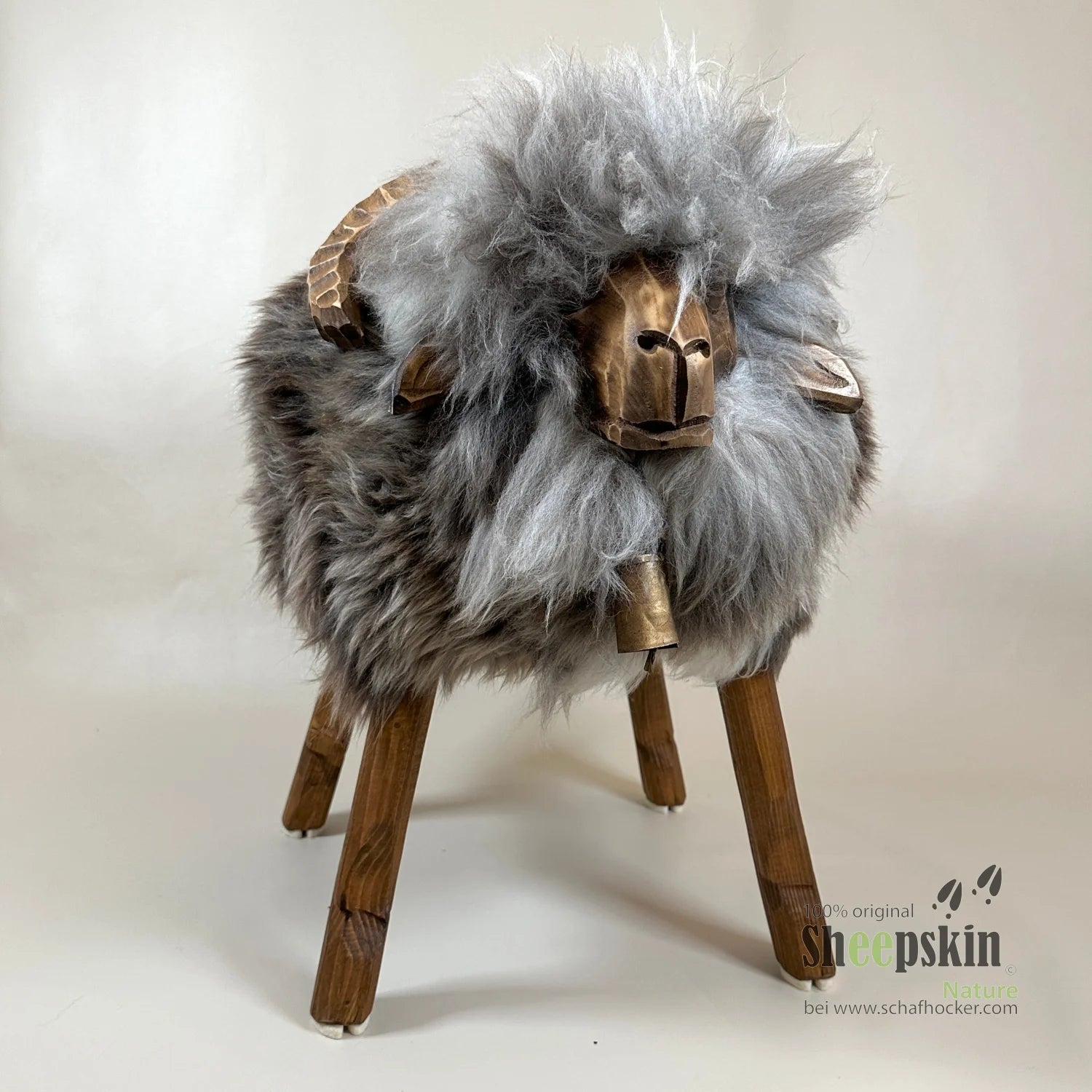 »Adam« Mouflon stool made from genuine German sheepskin and Icelandic sheepskin – Gray