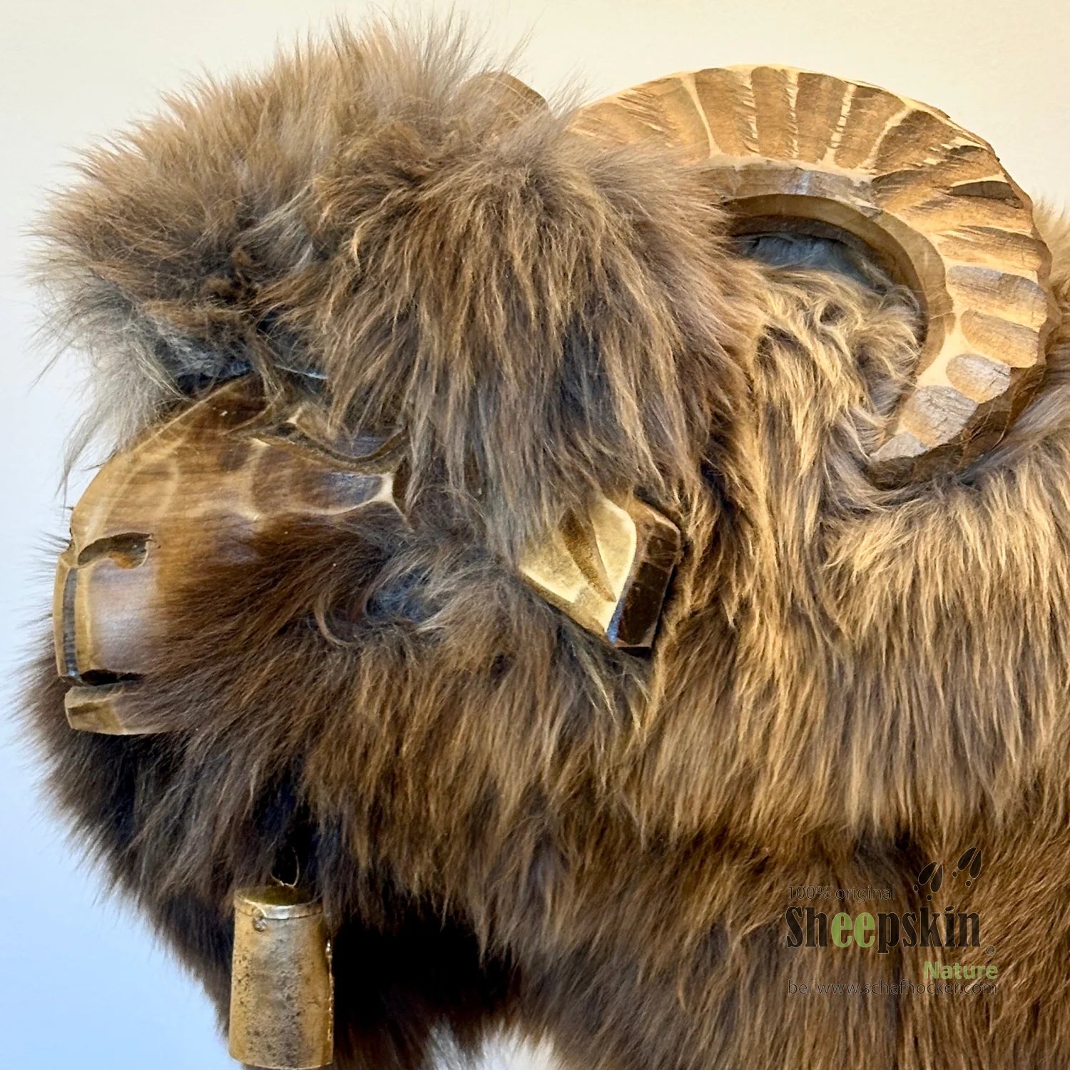 »Manfred« Mufflon Sheepskin Stool made from genuine German sheepskin – Brown