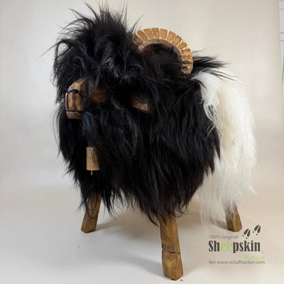 Schafhocker Mufflon »Peppi« aus echtem Island-Schaffell –