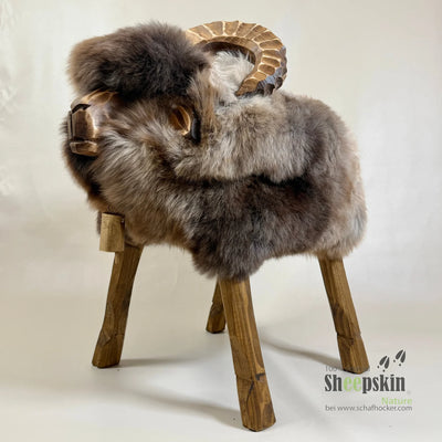 Schafhocker Roy, Modell Mufflon, mit deutschem Schaffell
