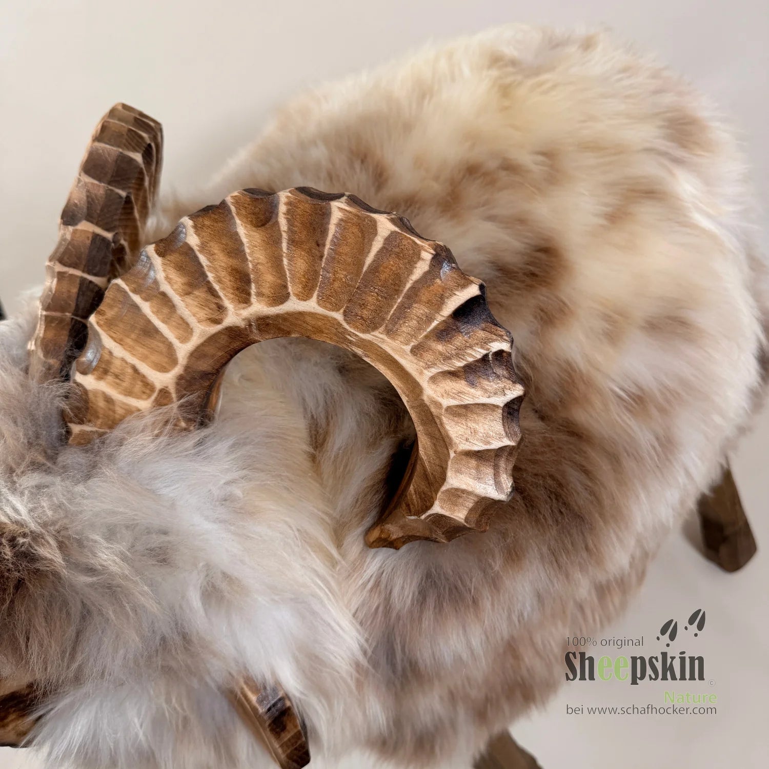 Schafhocker Mufflon »Taco« aus echtem deutschem Schaffell – beige – Limitiert