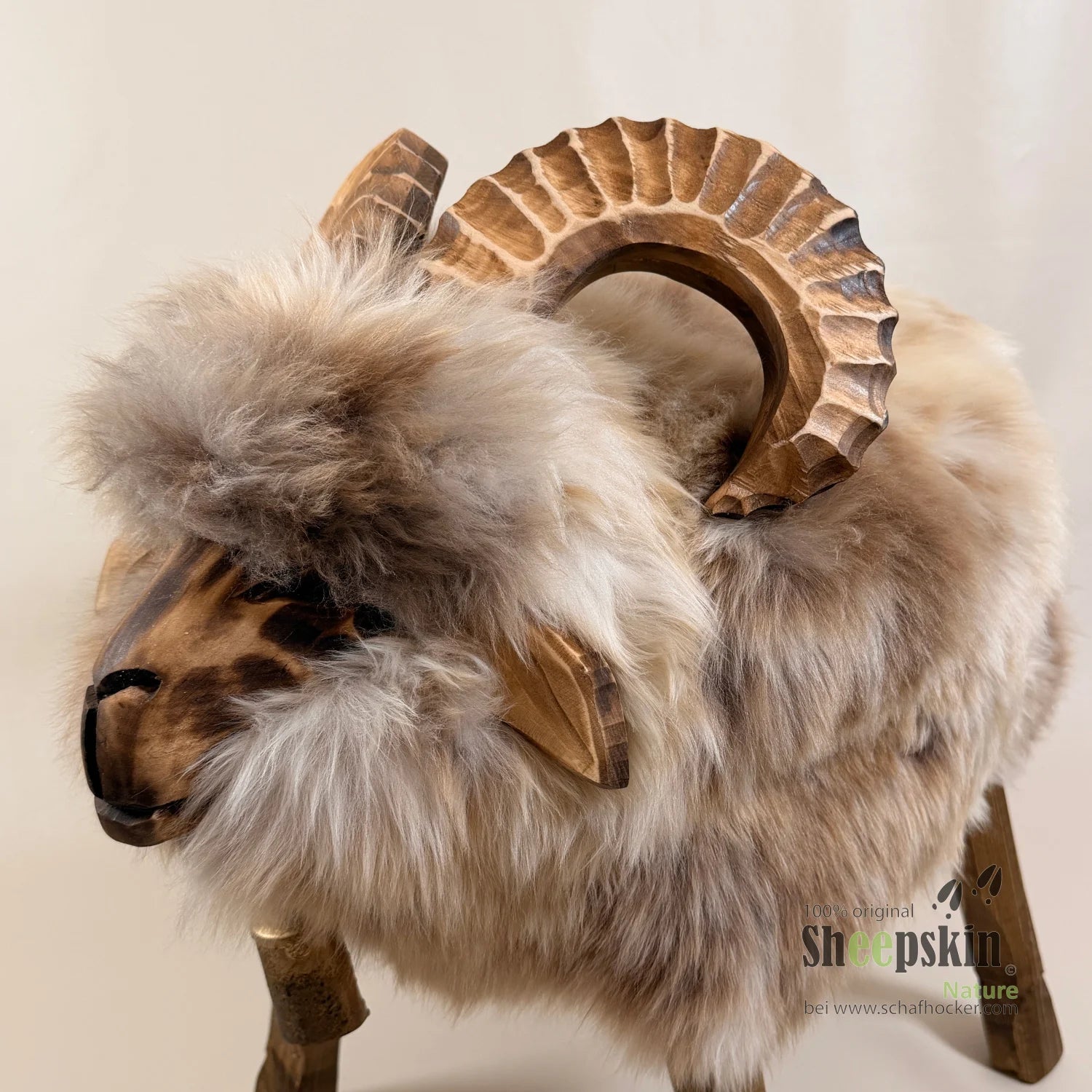 Schafhocker Mufflon »Taco« aus echtem deutschem Schaffell – beige – Limitiert