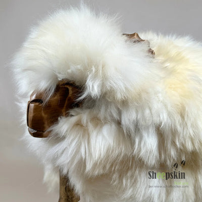 Schafhocker Paul – Handgefertigte Schaffell-Tierhocker aus der Alpen-Manufaktur – Schafhocker Bua von Sheepskin Nature© Ansic