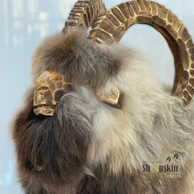 Schafhocker Rocky, Modell Steinbock, mit Islandfell in Limited – Produktansicht 4