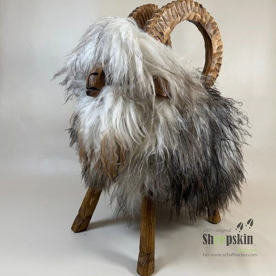 Schafhocker Steinbock »Thor« aus echtem Tibet Locki