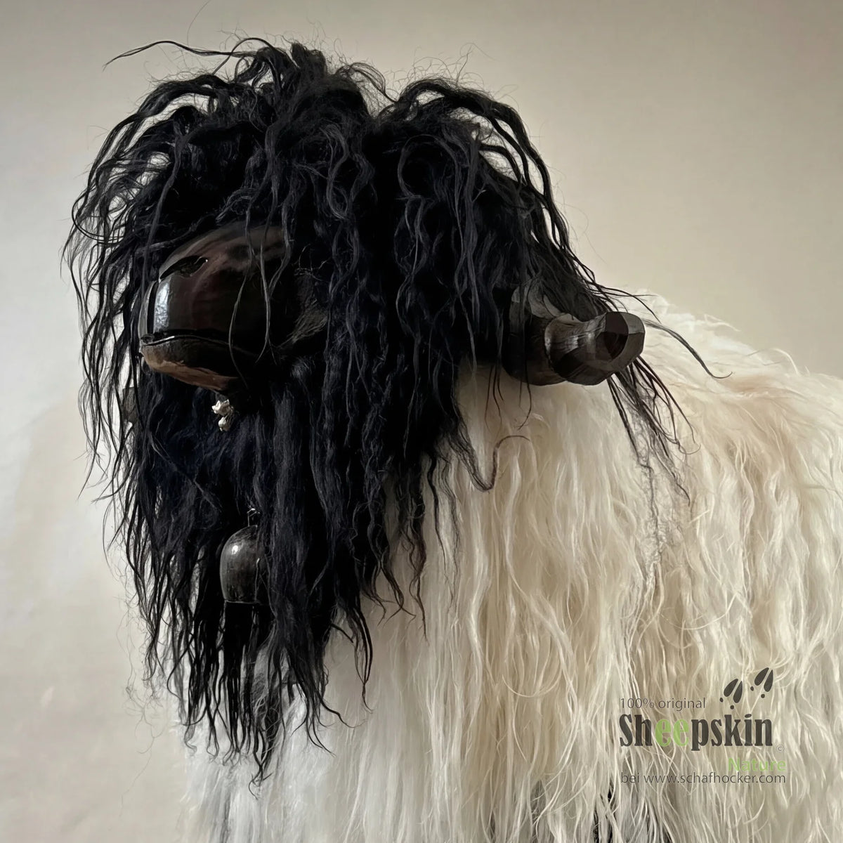 Schaapkrukje van Walliser Schwarznase-schaap »Michl« van echte IJslandse schapenvacht – zwart-wit