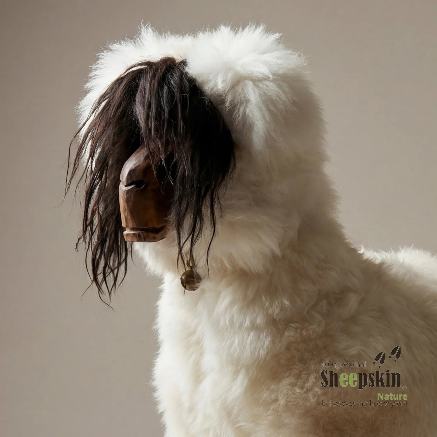Stella handgefertigte Schaffell-Tierhocker – Alpen-Manufaktur Schaffellhocker – Schaukelschaf von Sheepskin Nature© Ansicht 2